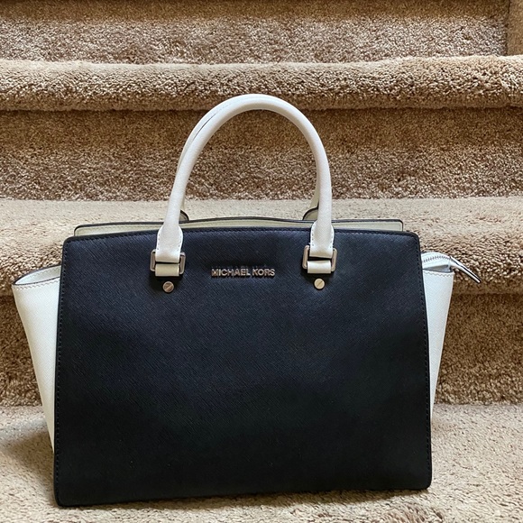 Michael Kors Handbags - Michael Kors Selma Bag Black and White EUC